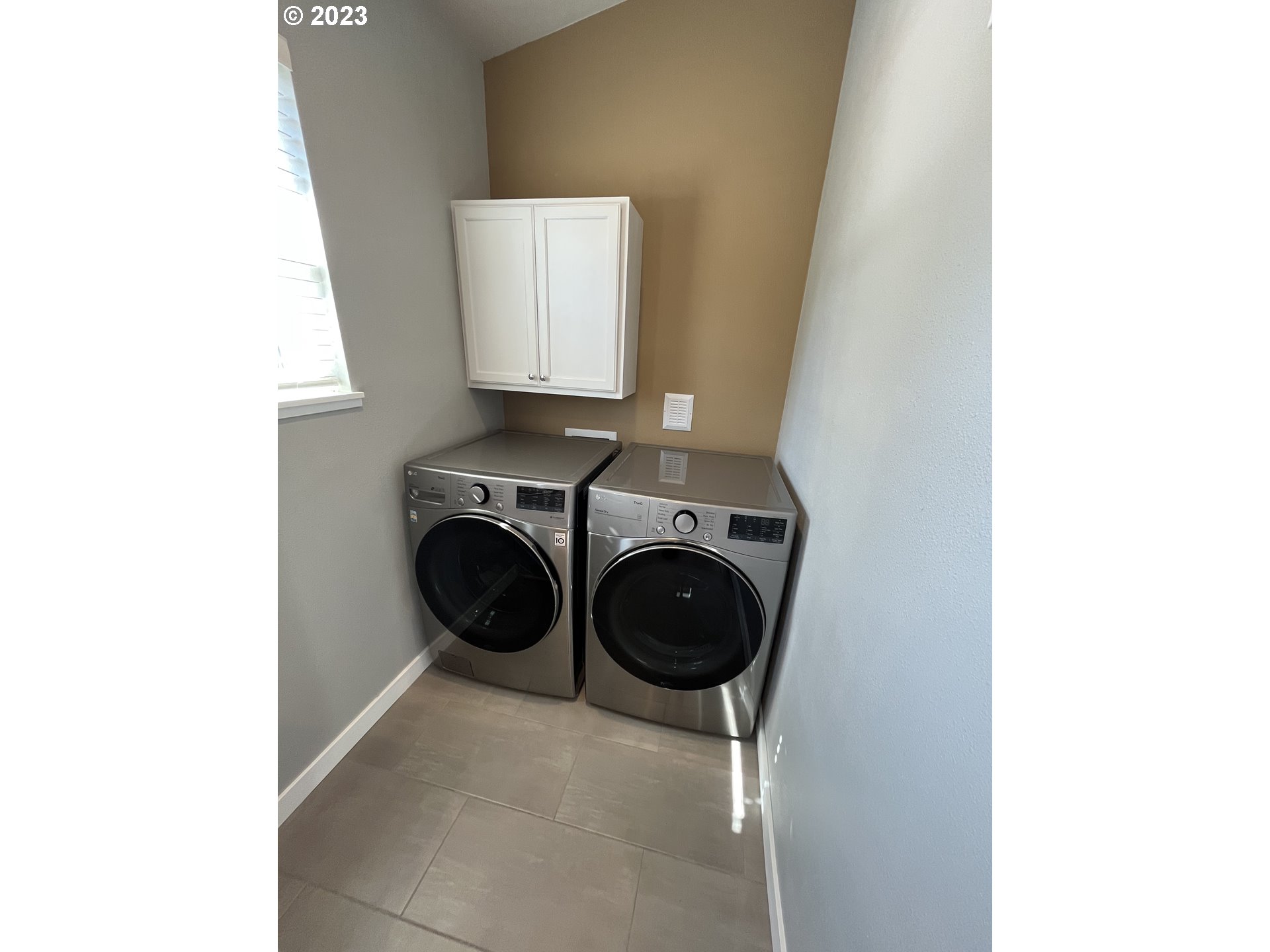 1062 B Street Springfield, OR 97477 - Photo 26 of 33 a utility room with dryer and washer