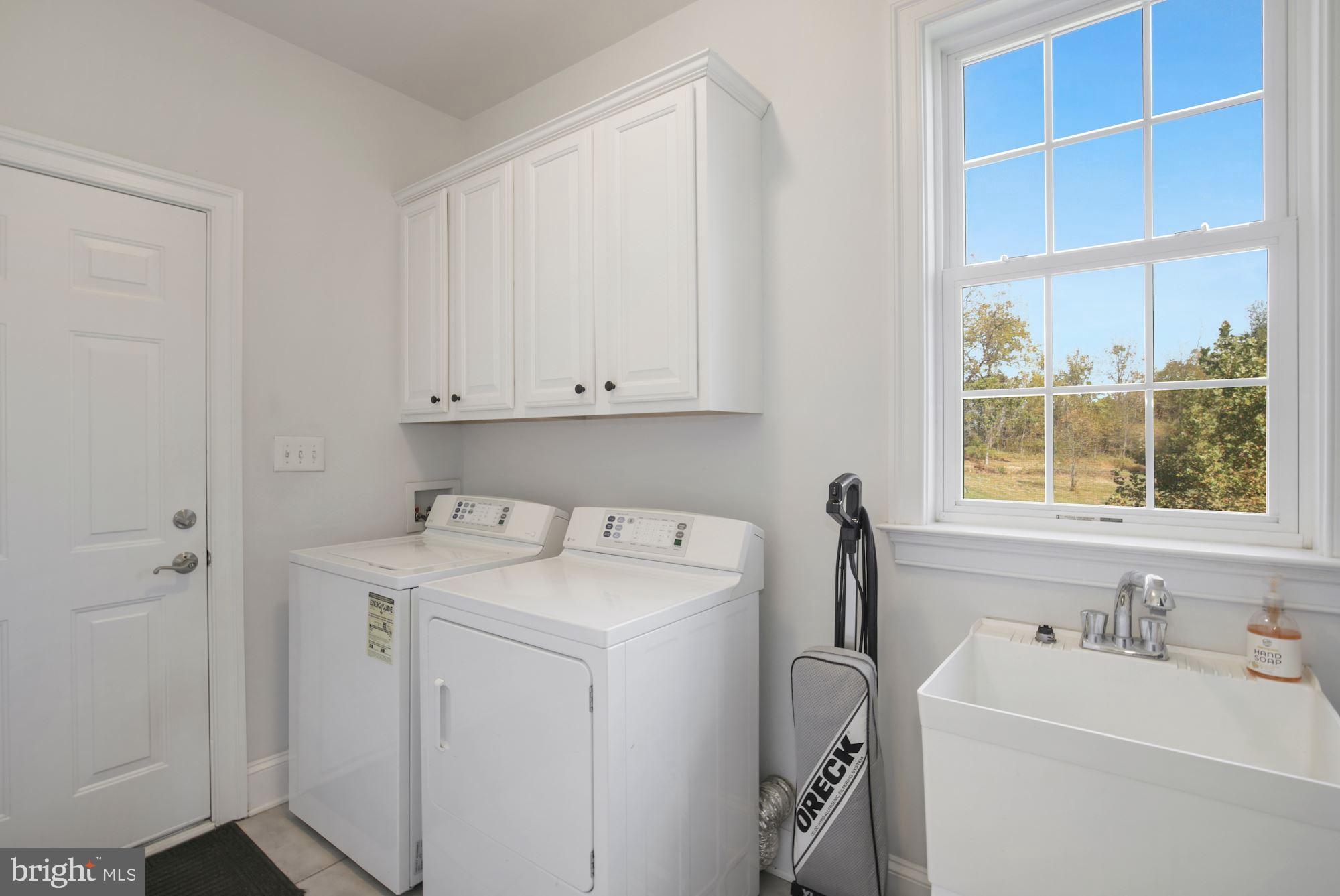 33415 Austin Grove Road Bluemont, VA 20135 - Photo 40 of 58 Main level laundry and wash sink