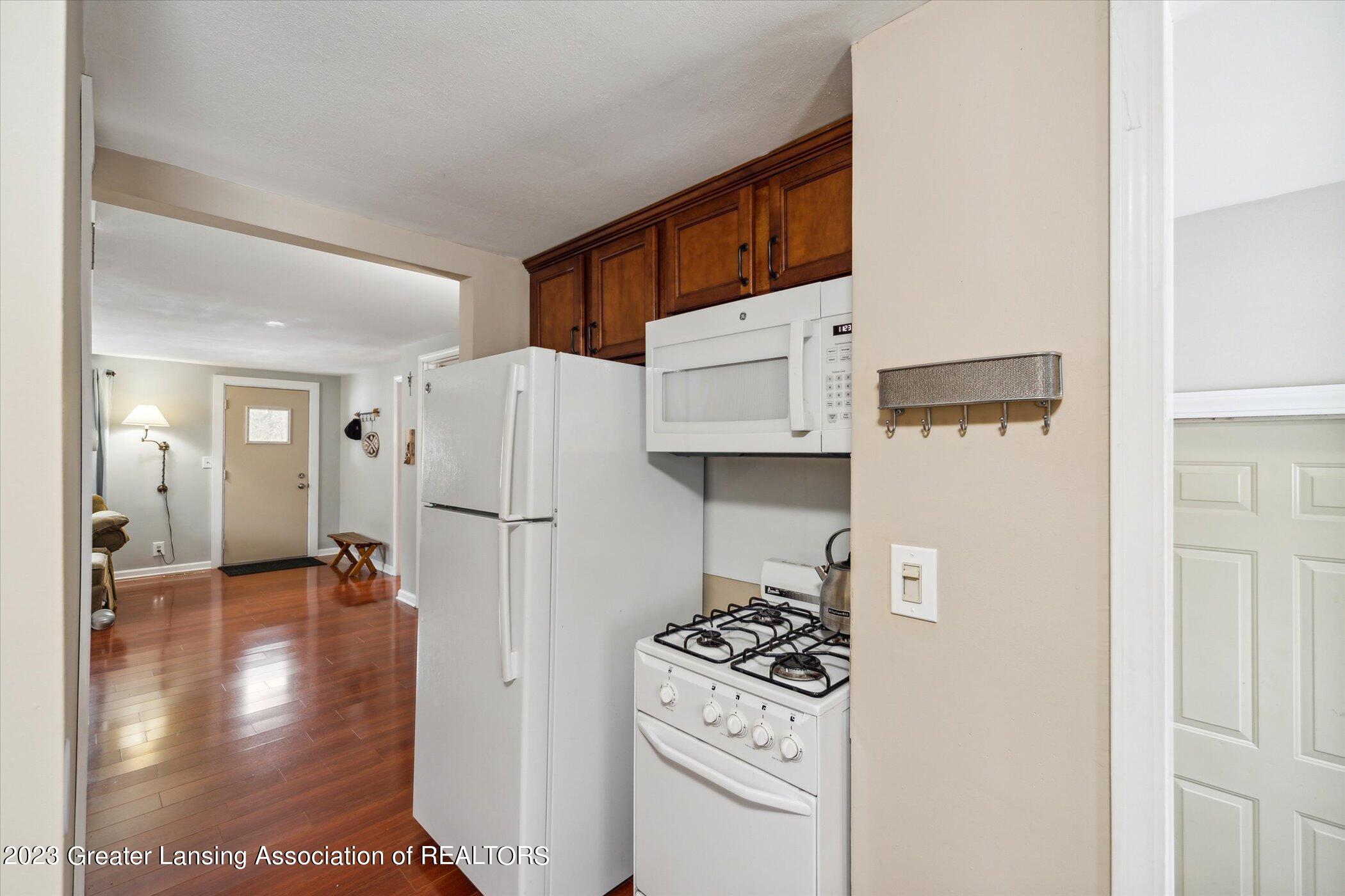 403 Renker Road Lansing, MI 48917 - Photo 13 of 27 Kitchen