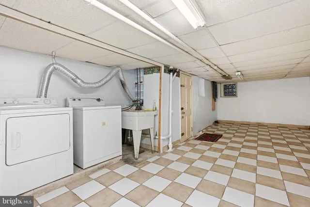 a view of a storage & utility room