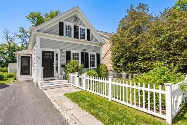 $1,095,000 | 66 Summer Street, Cohasset, MA 02025