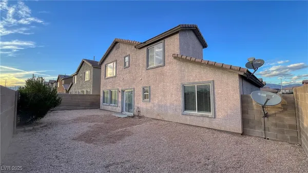 $2,350 | 721 East Caballo Hills Avenue, North Las Vegas, NV 89081