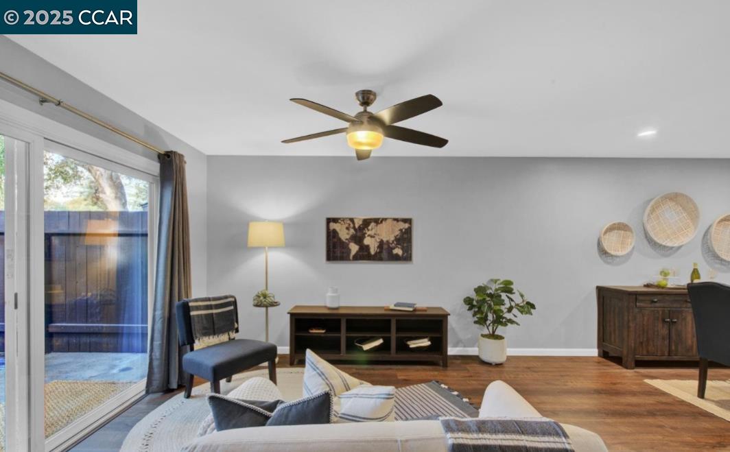 5434 Roundtree Court, Unit C Concord, CA 94521 - Photo 7 of 23 a living room with furniture and a potted plant