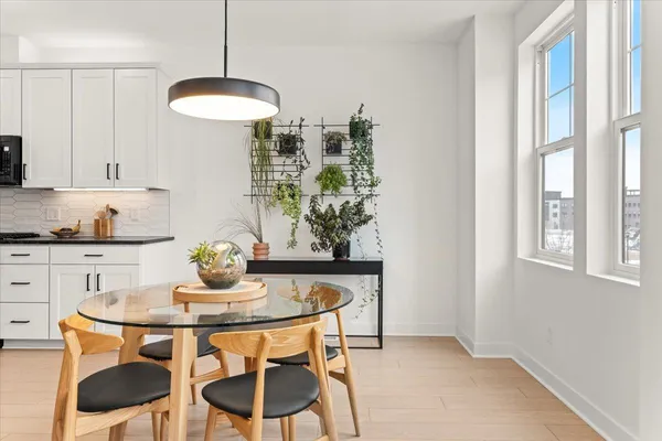 $637,000 | 850 Mount Curve Boulevard, Unit H, St. Paul, MN 55116