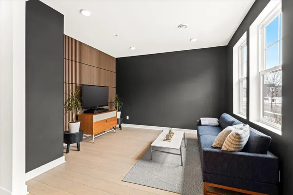 $637,000 | 850 Mount Curve Boulevard, Unit H, St. Paul, MN 55116