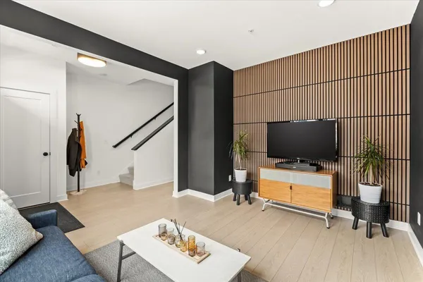 $637,000 | 850 Mount Curve Boulevard, Unit H, St. Paul, MN 55116