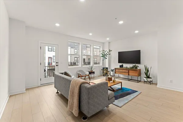$637,000 | 850 Mount Curve Boulevard, Unit H, St. Paul, MN 55116