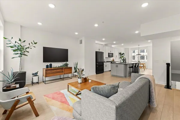 $637,000 | 850 Mount Curve Boulevard, Unit H, St. Paul, MN 55116