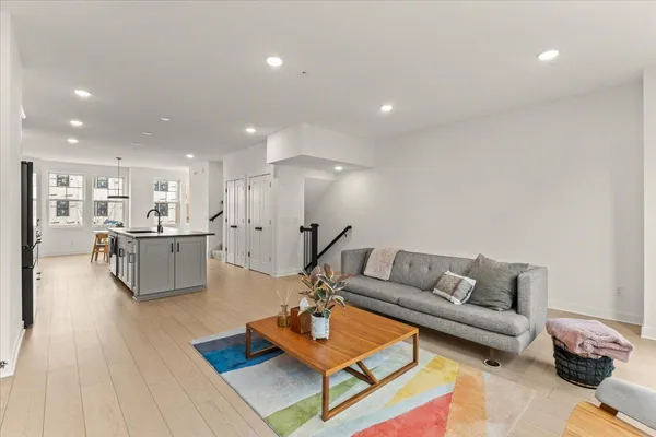 $637,000 | 850 Mount Curve Boulevard, Unit H, St. Paul, MN 55116