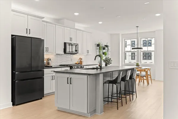 $637,000 | 850 Mount Curve Boulevard, Unit H, St. Paul, MN 55116