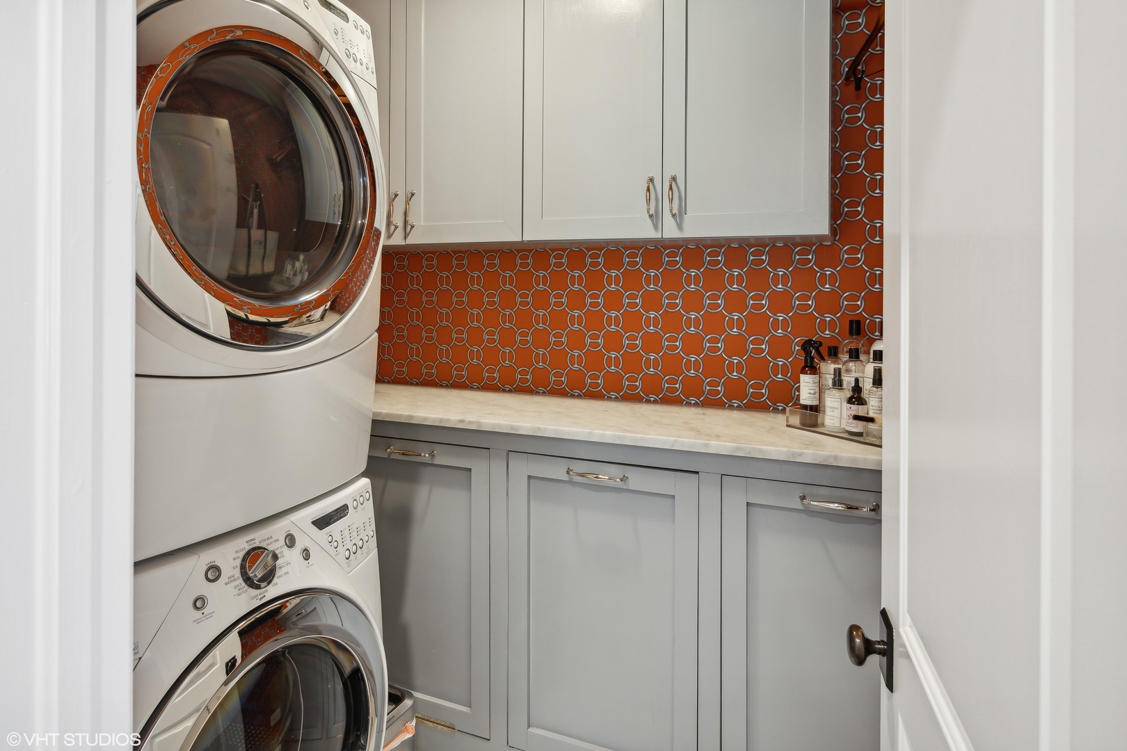 422 Sunset Ridge Road Northfield, IL 60093 - Photo 27 of 52 a utility room with dryer and washer