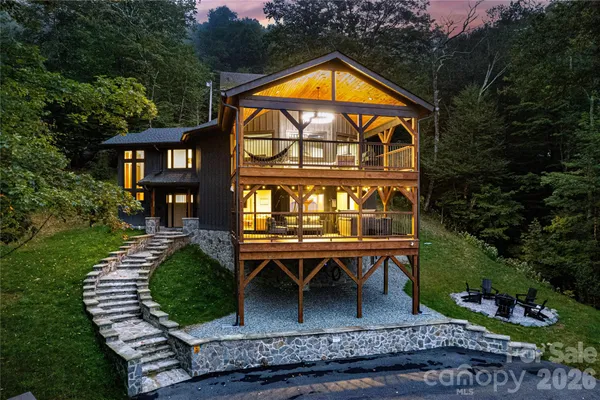 $950,000 | 102 Ski Beech Road, Beech Mountain, NC 28604