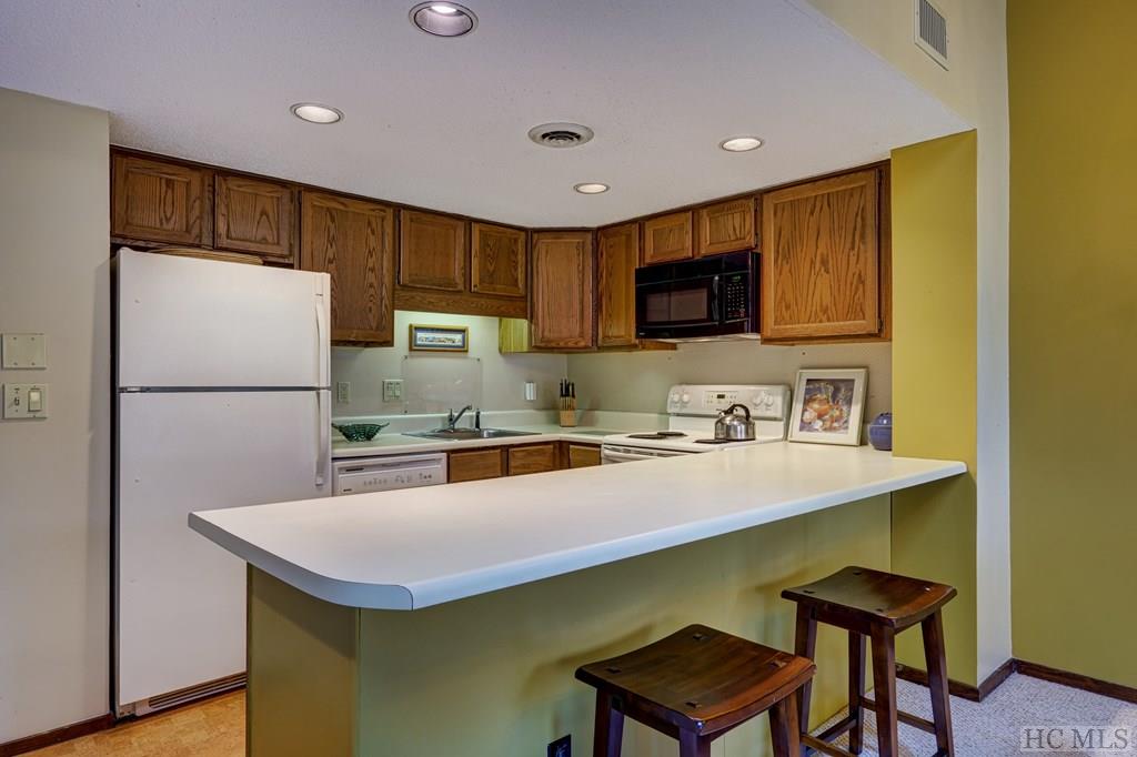 228-60 Emerald Ridge Road, Unit 60 Sapphire, NC 28774 - Photo 7 of 17 Gallery Image 7