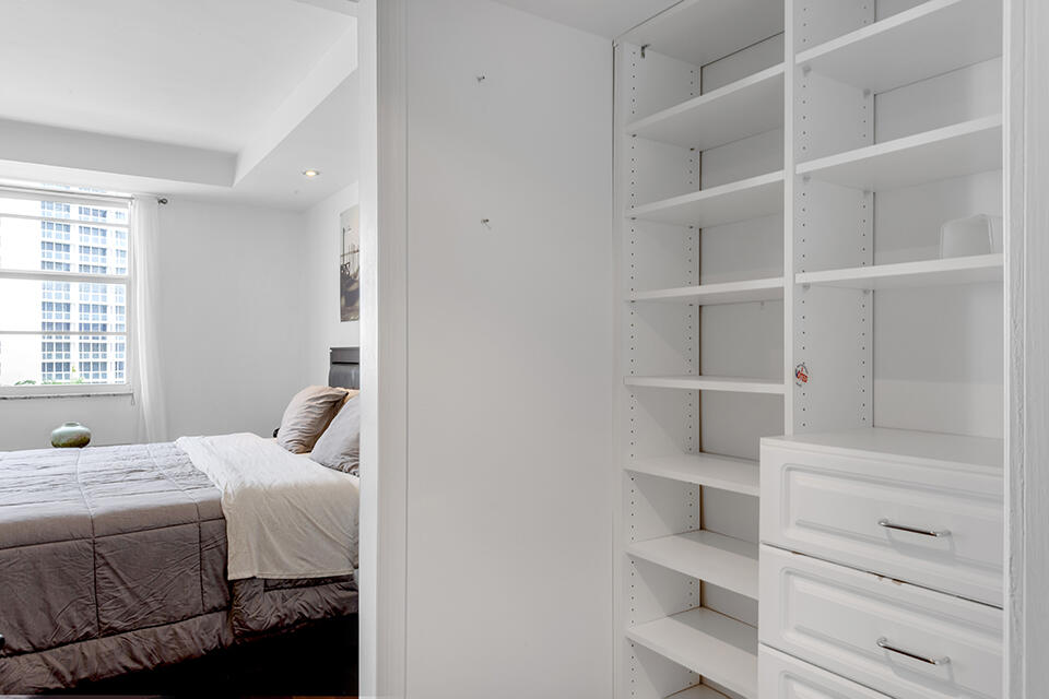 2851 South Ocean Boulevard, Unit 6C Boca Raton, FL 33432 - Photo 18 of 43 Primary Closet