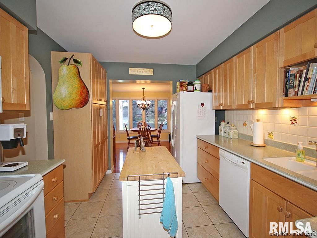 12 Long Bay Lane Springfield, IL 62712 - Photo 8 of 36 Gallery Image 8