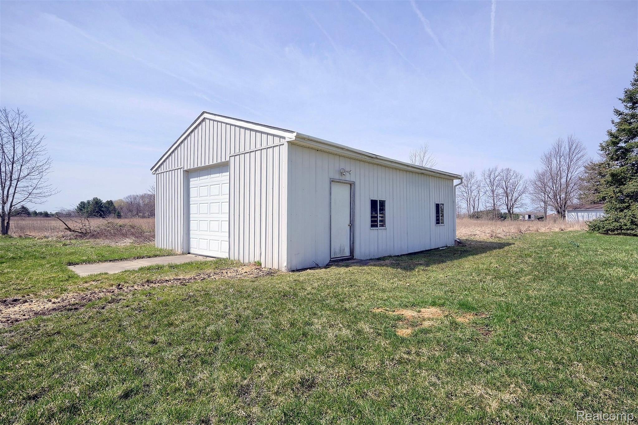 9388 Lytle Road Lennon, MI 48449 - Photo 35 of 40 35-Barn.jpg