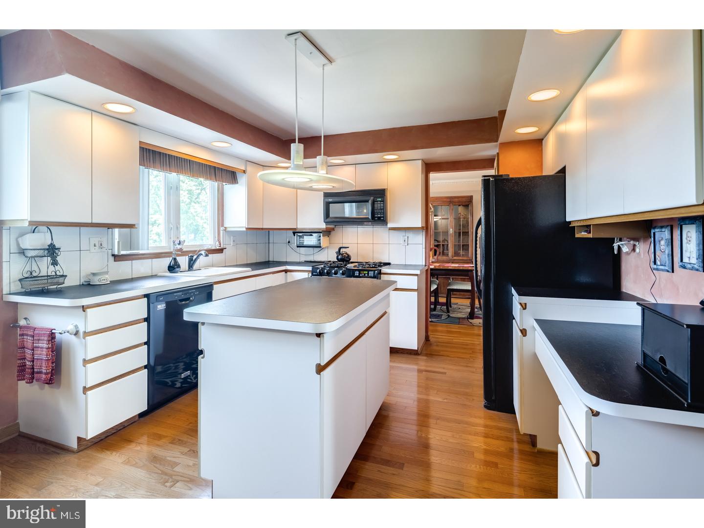 712 Liberty Road Mount Laurel, NJ 08054 - Photo 7 of 19 Kitchen