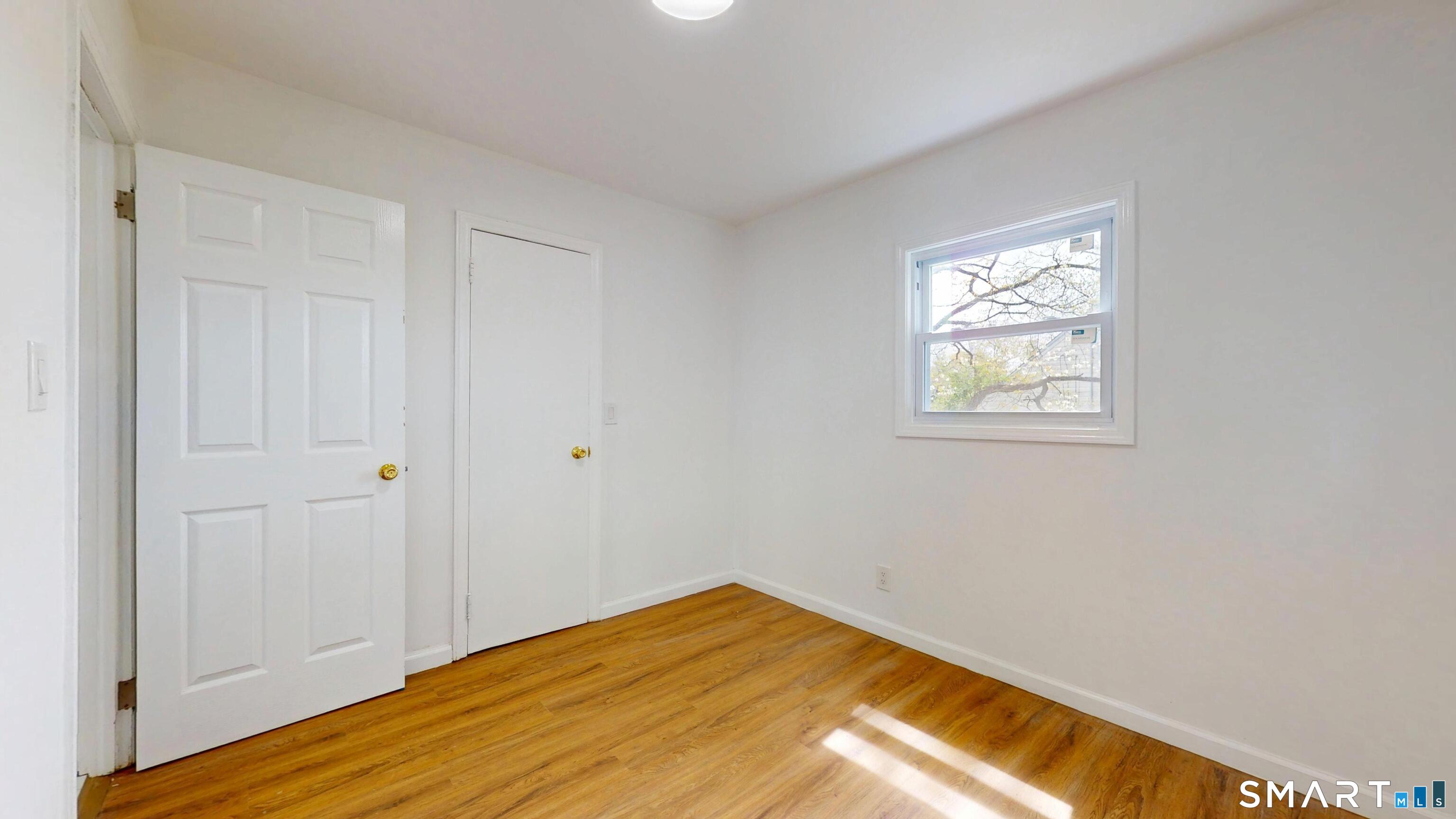 52 Glen Haven Road New Haven, CT 06513 - Photo 15 of 38