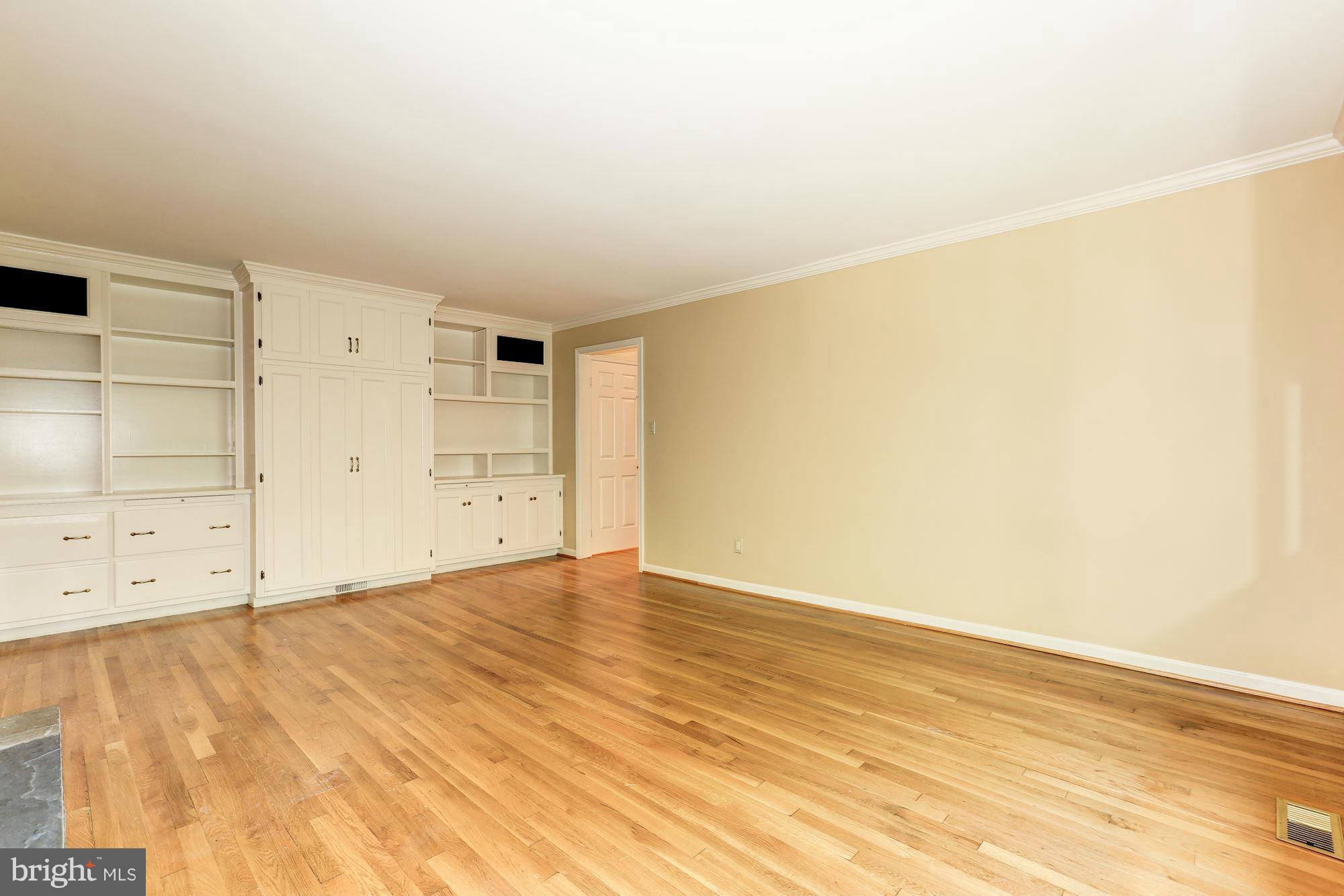 11824 Hunting Ridge Court Potomac, MD 20854 - Photo 11 of 28 Interior (General)