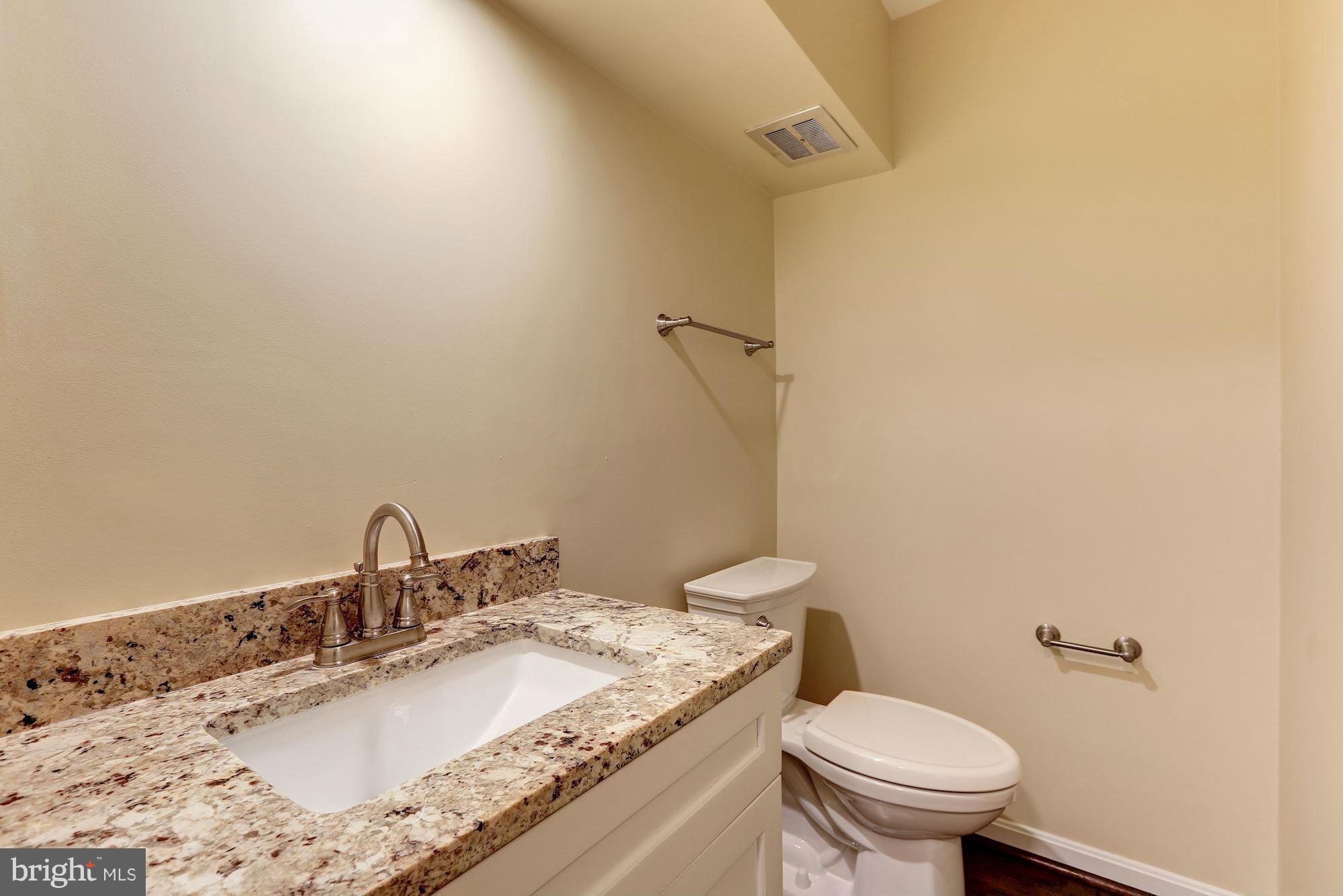 11824 Hunting Ridge Court Potomac, MD 20854 - Photo 13 of 28 Interior (General)