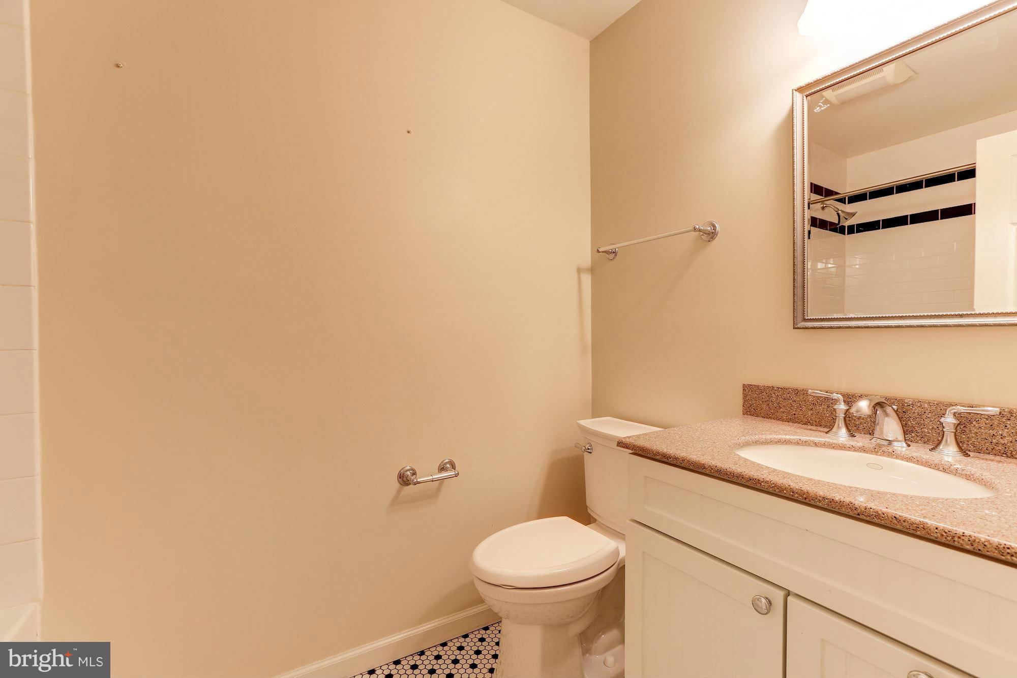 11824 Hunting Ridge Court Potomac, MD 20854 - Photo 17 of 28 Interior (General)