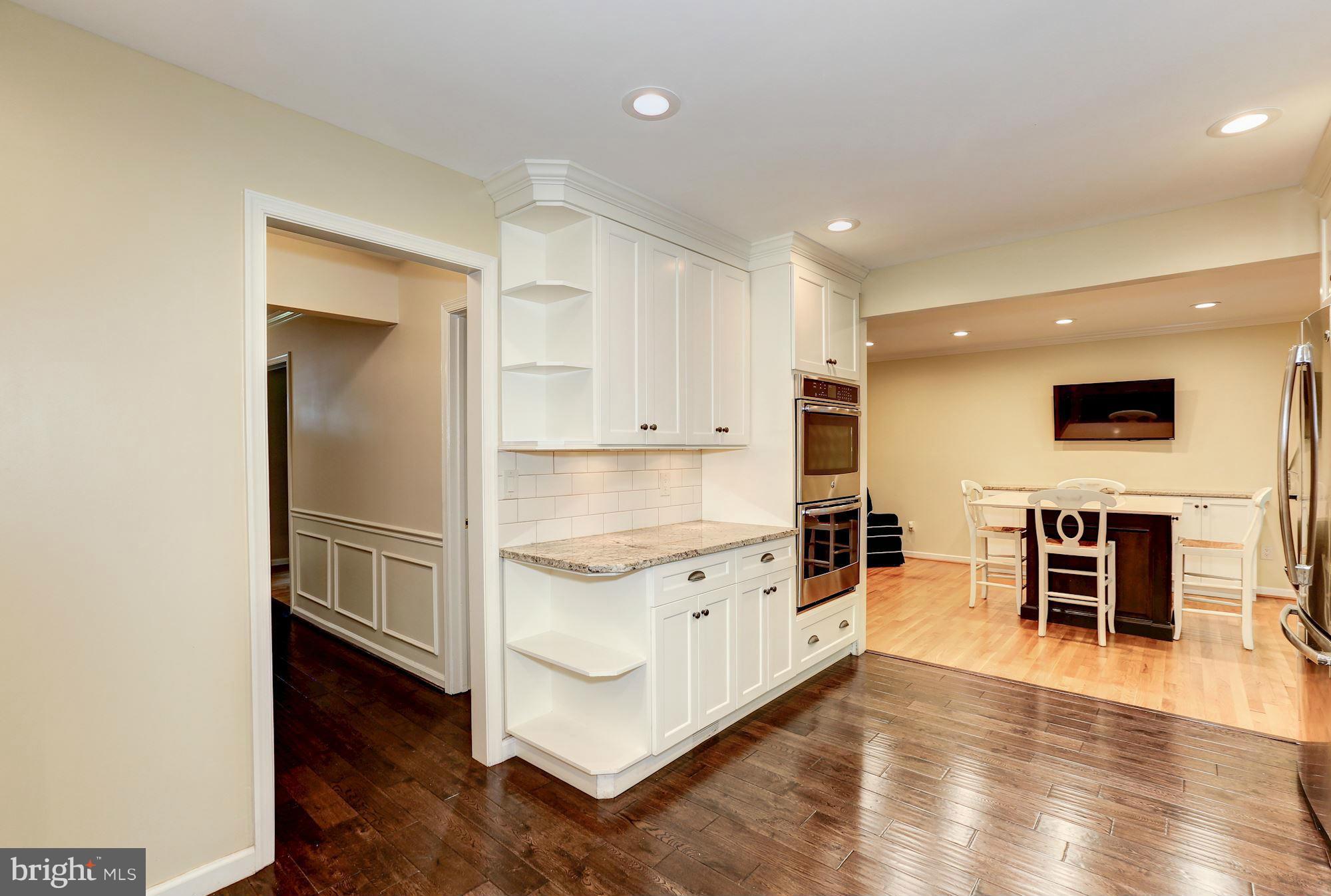 11824 Hunting Ridge Court Potomac, MD 20854 - Photo 10 of 28 Interior (General)