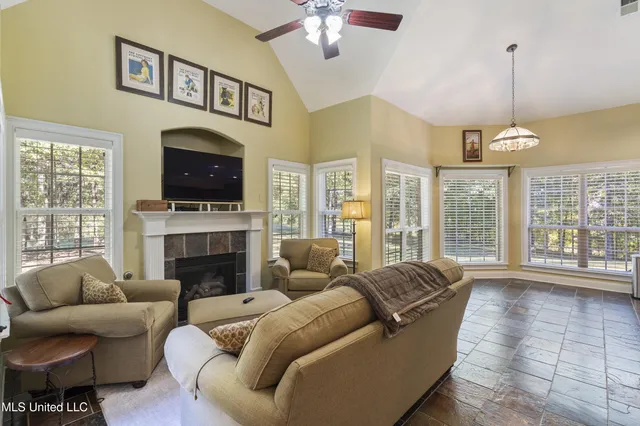 $570,000 | 5666 Chessie Drive, Olive Branch, MS 38654