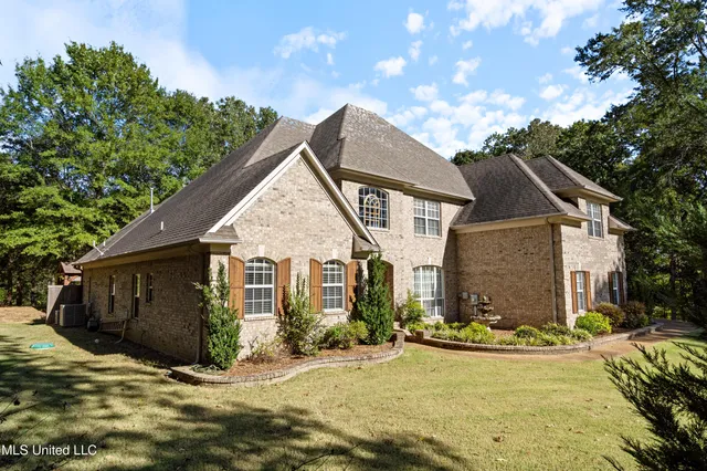 $570,000 | 5666 Chessie Drive, Olive Branch, MS 38654