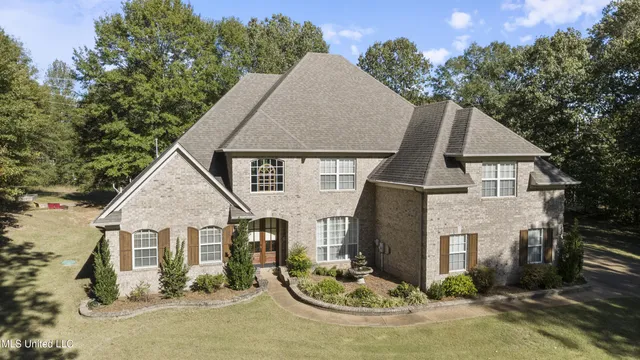 $570,000 | 5666 Chessie Drive, Olive Branch, MS 38654