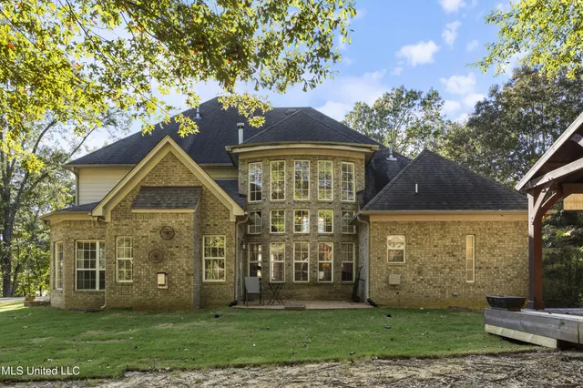$570,000 | 5666 Chessie Drive, Olive Branch, MS 38654