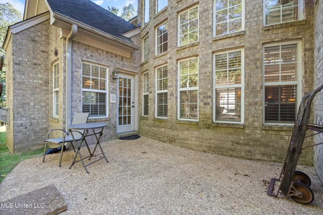 $570,000 | 5666 Chessie Drive, Olive Branch, MS 38654