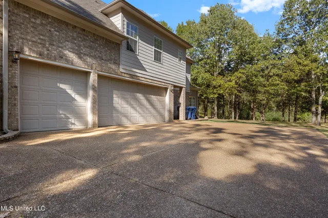 $570,000 | 5666 Chessie Drive, Olive Branch, MS 38654