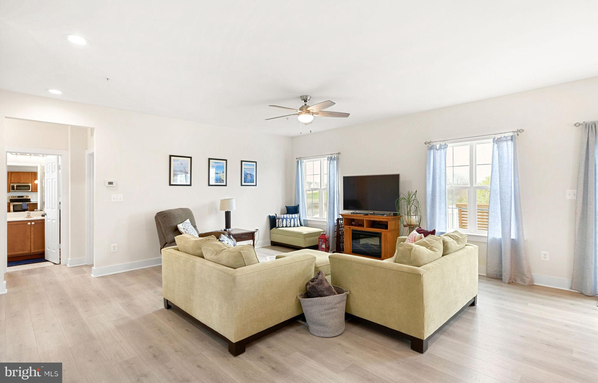 14 Henry House Circle Taneytown, MD 21787 - Photo 16 of 50 Large, bright living room