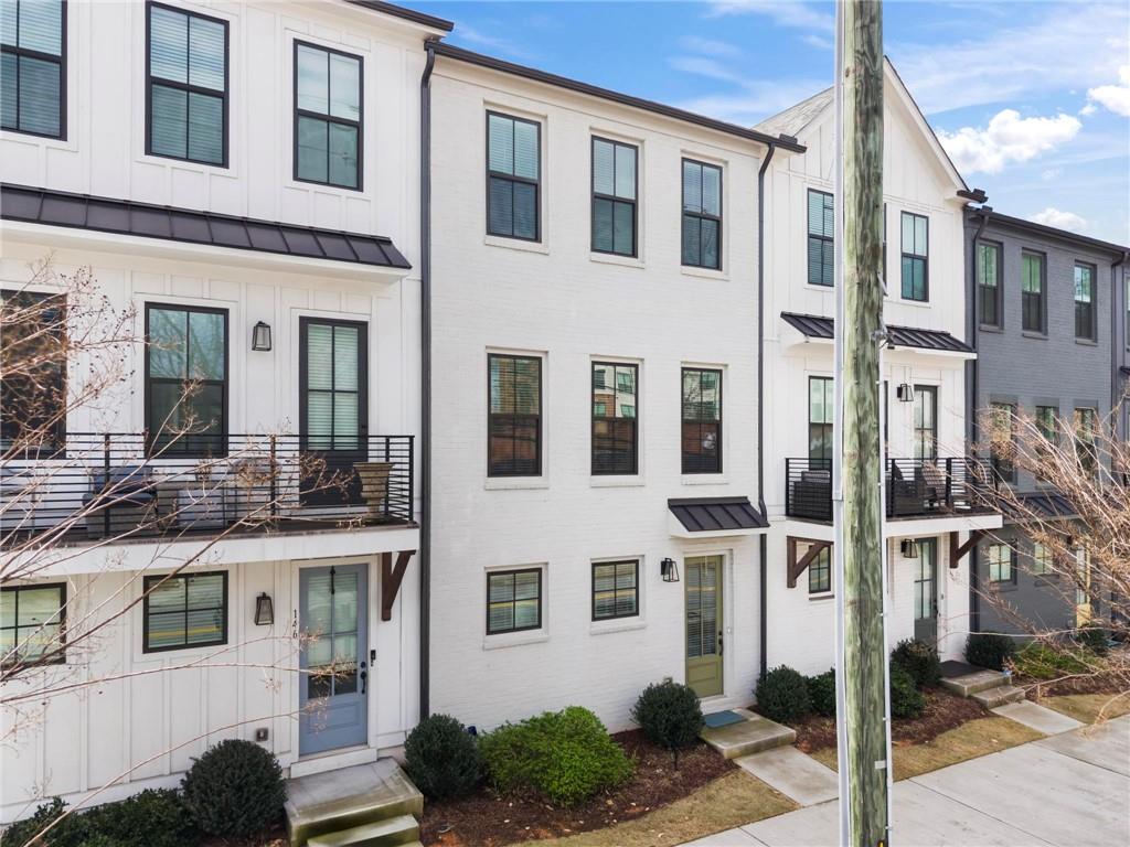 144 Chestnut Circle Atlanta, GA 30342 - Photo 2 of 24