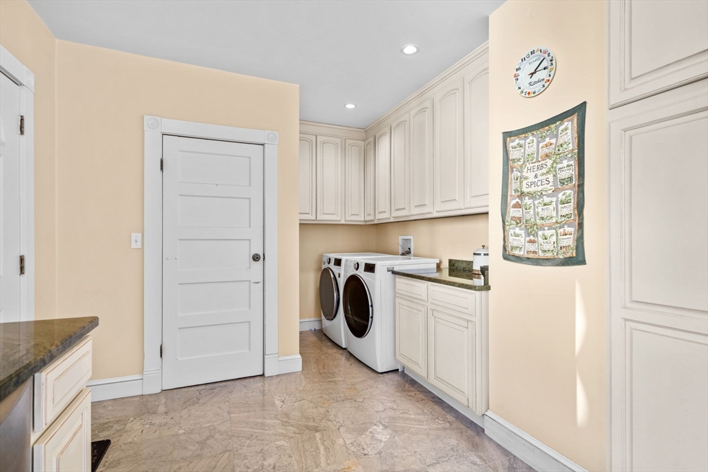 68 Hampton Circle Hull, MA 02045 - Photo 12 of 28 Gallery Image 12
