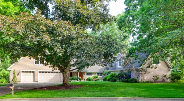 $965,000 | 39 Wiltshire Drive, Lincolnshire, IL 60069