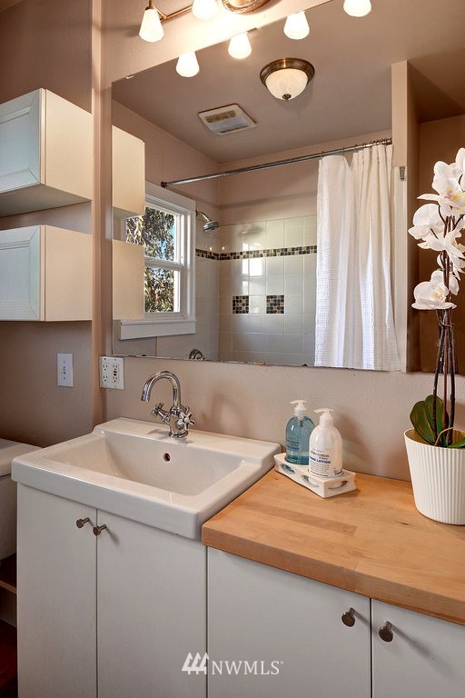 1910 North 39th Street Seattle, WA 98103 - Photo 13 of 16 Gallery Image 13