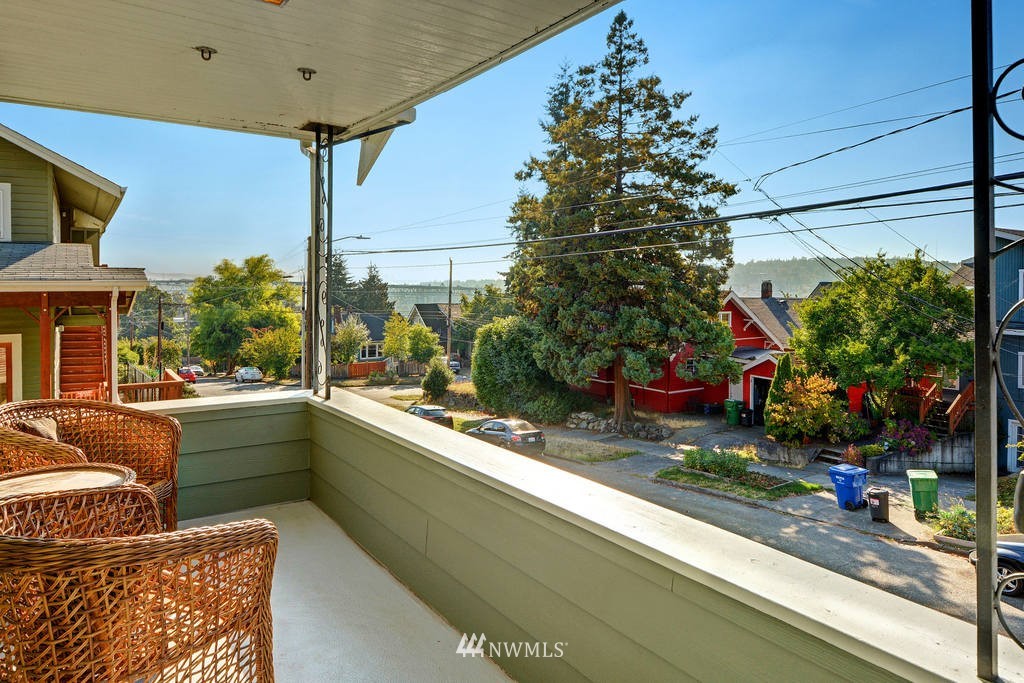 1910 North 39th Street Seattle, WA 98103 - Photo 3 of 16 Gallery Image 3
