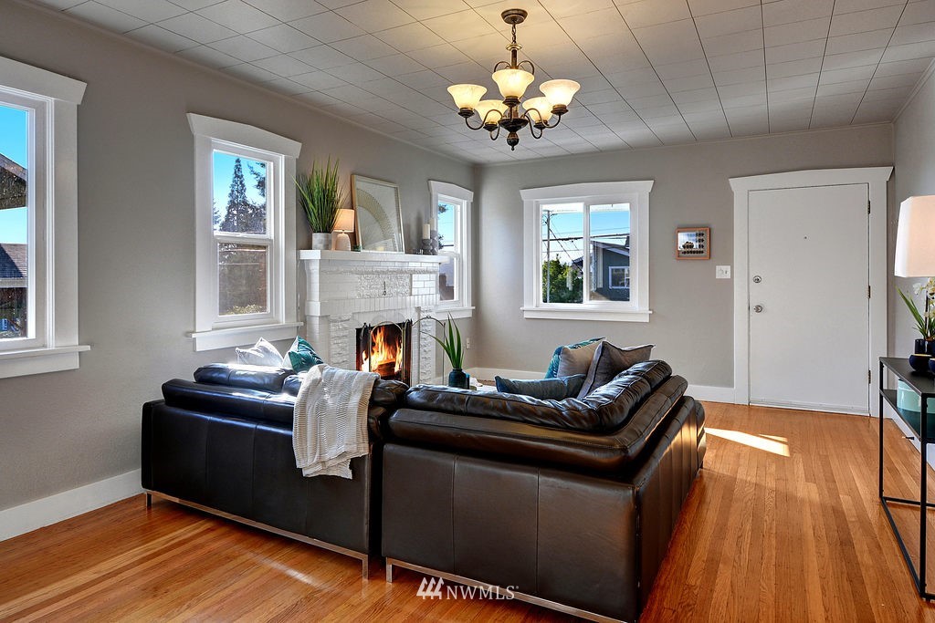 1910 North 39th Street Seattle, WA 98103 - Photo 6 of 16 Gallery Image 6