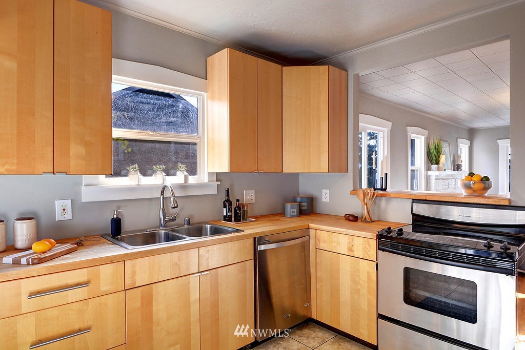 1910 North 39th Street Seattle, WA 98103 - Photo 7 of 16 Gallery Image 7