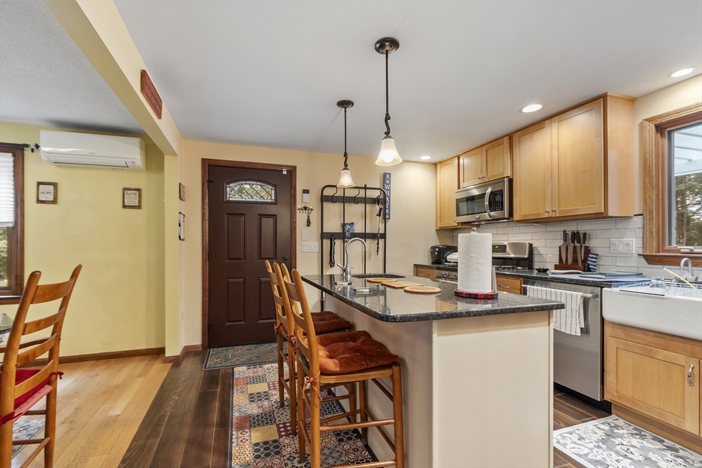 378 Pelham Road Dracut, MA 01826 - Photo 6 of 38