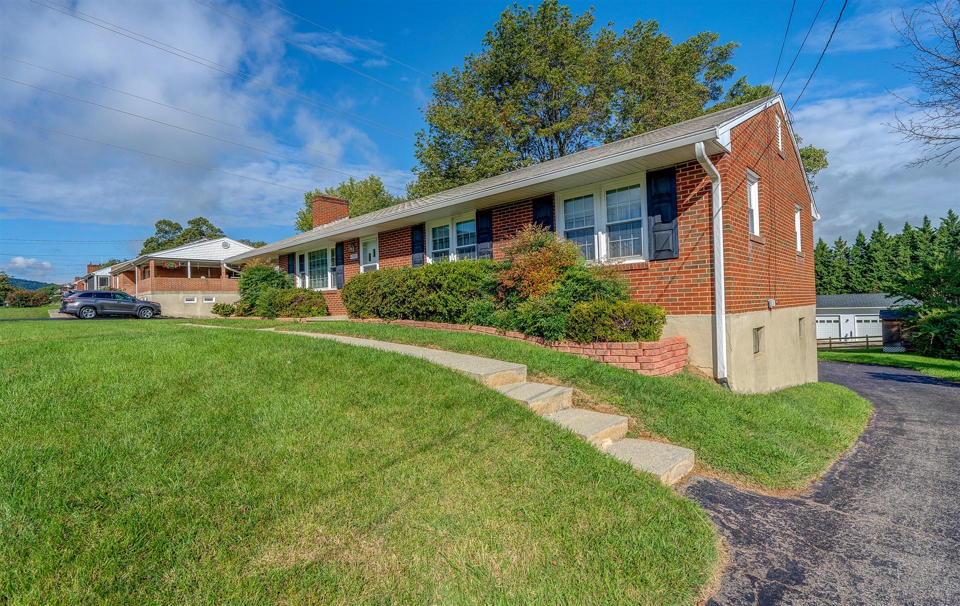 1702 Eanes Road Roanoke, VA 24014 - Photo 2 of 21 a front view of a house with yard and green space