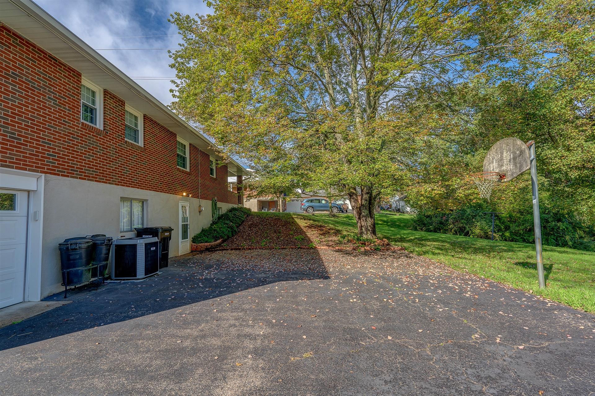 1702 Eanes Road Roanoke, VA 24014 - Photo 18 of 21 a pathway with a house in the background