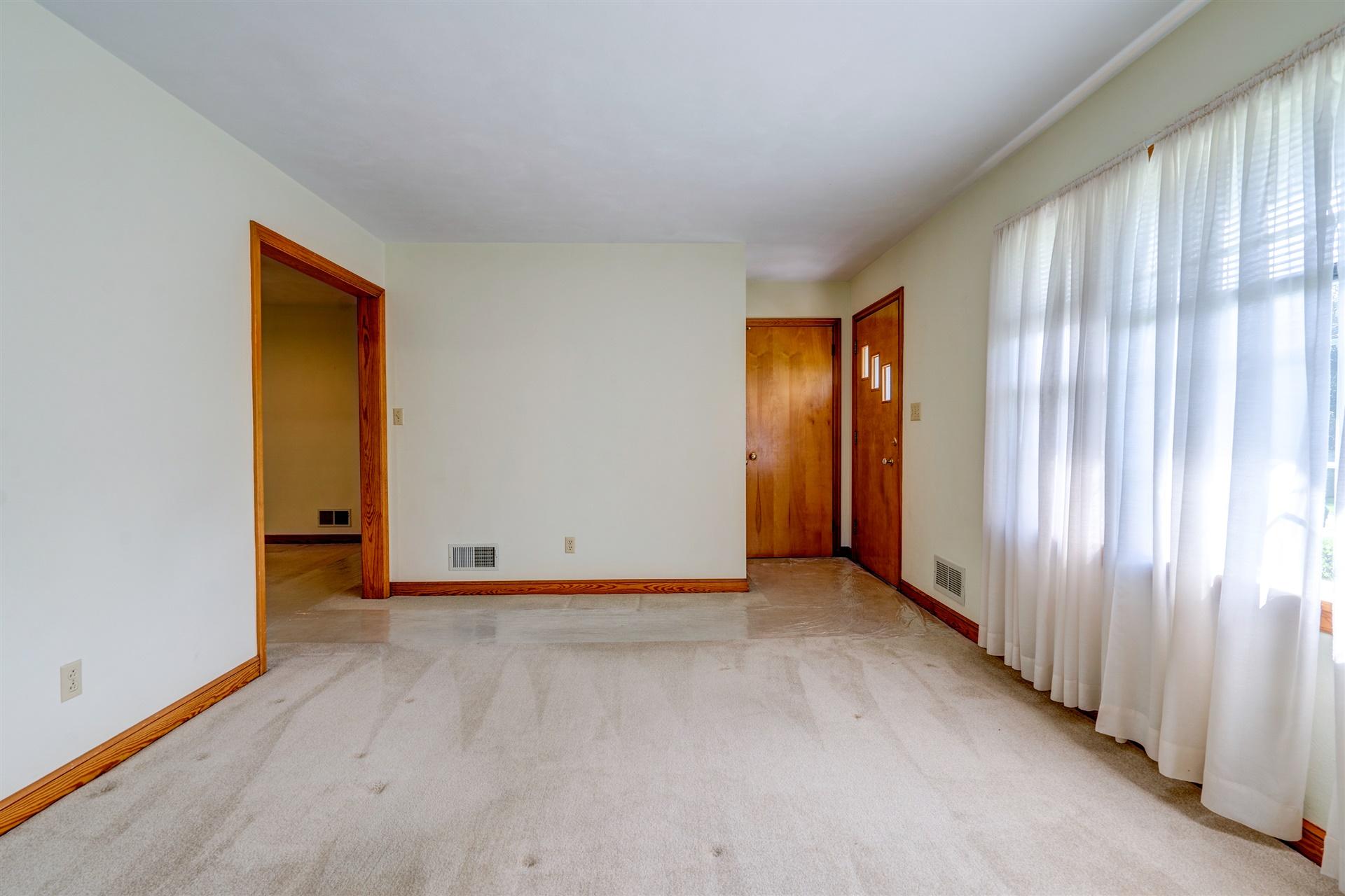1702 Eanes Road Roanoke, VA 24014 - Photo 3 of 21 an empty room with windows