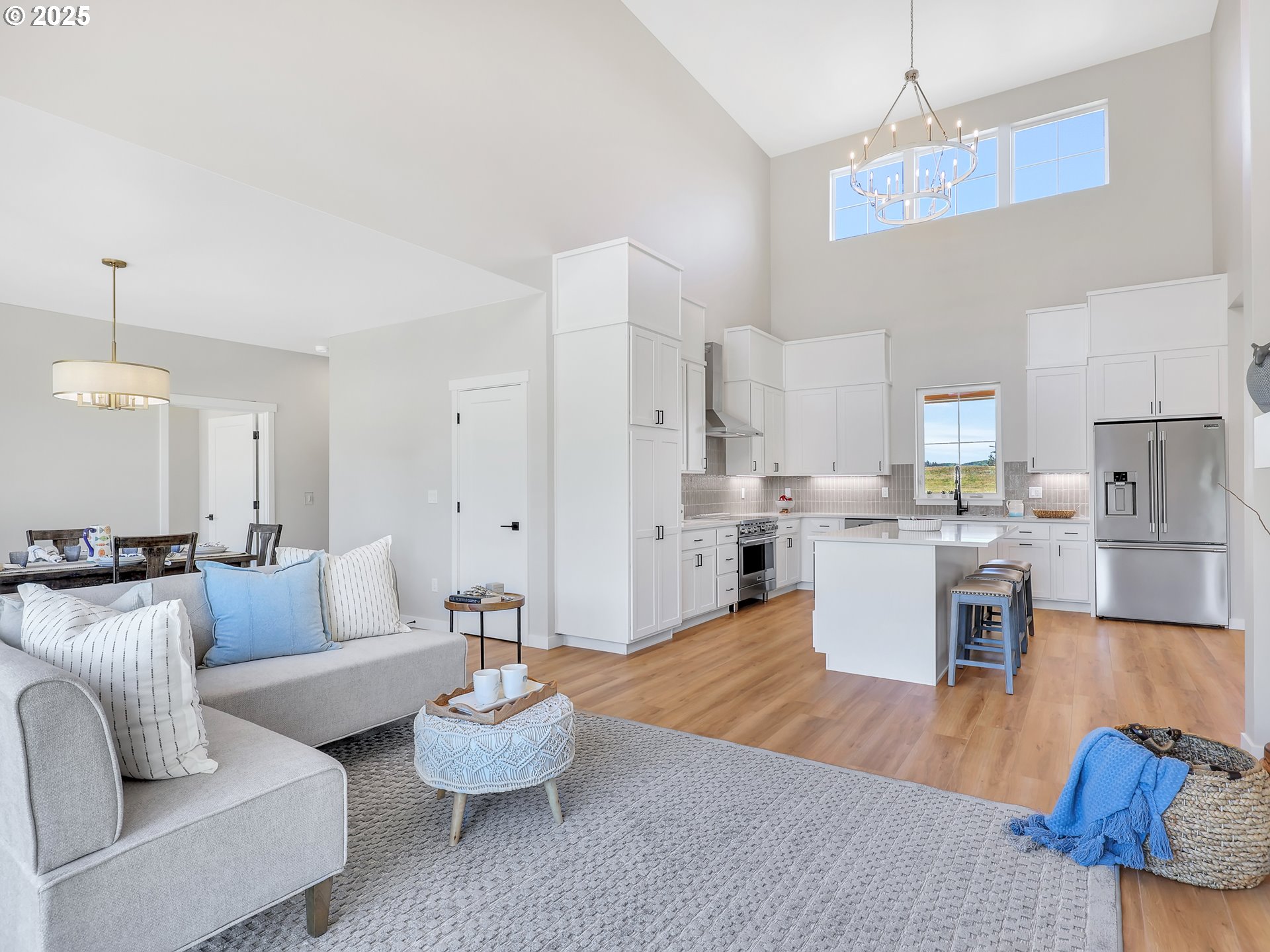 90250 Hobie Road Warrenton, OR 97146 - Photo 14 of 41 Living Room