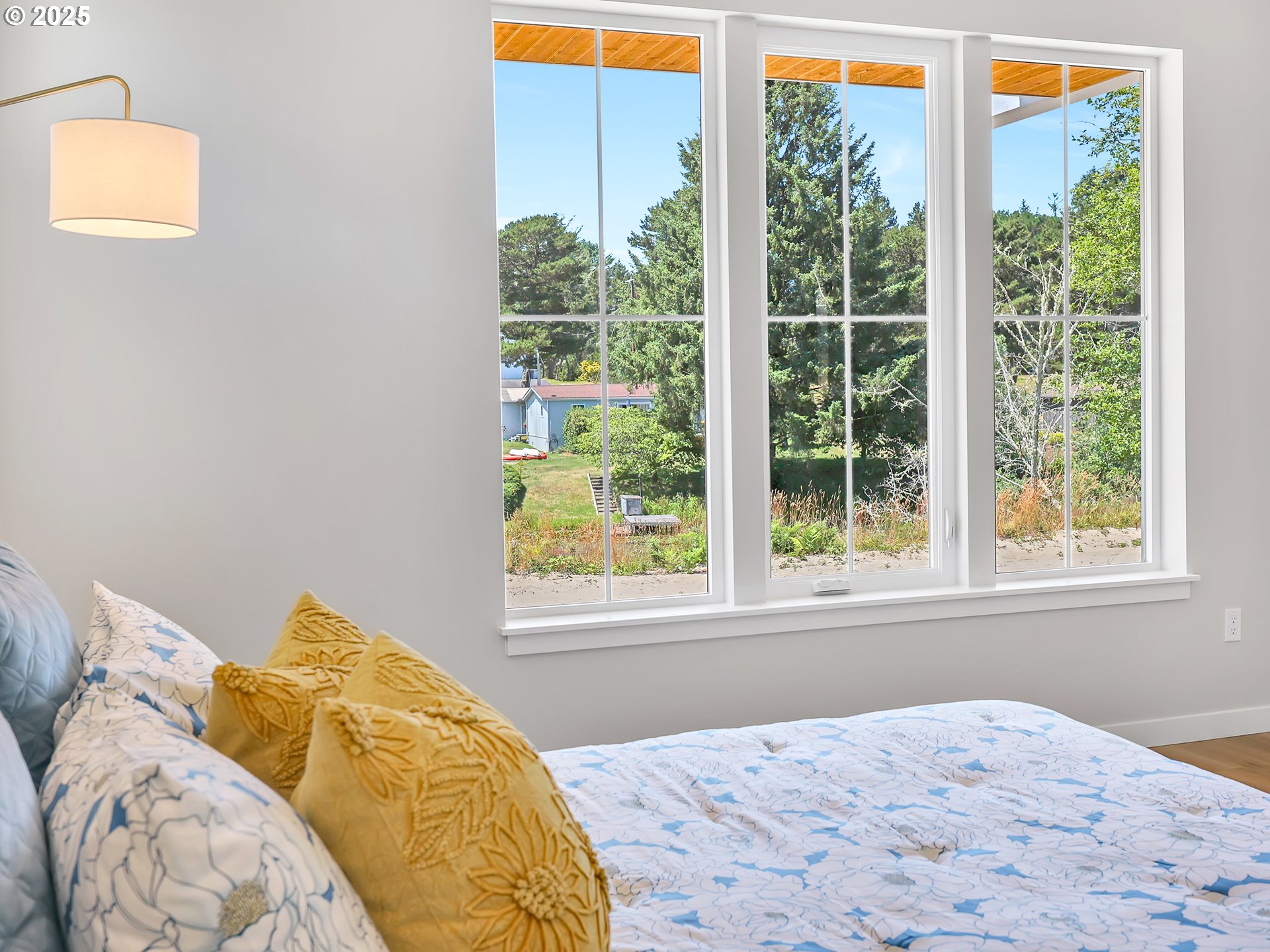 90250 Hobie Road Warrenton, OR 97146 - Photo 20 of 41 Primary Bedroom