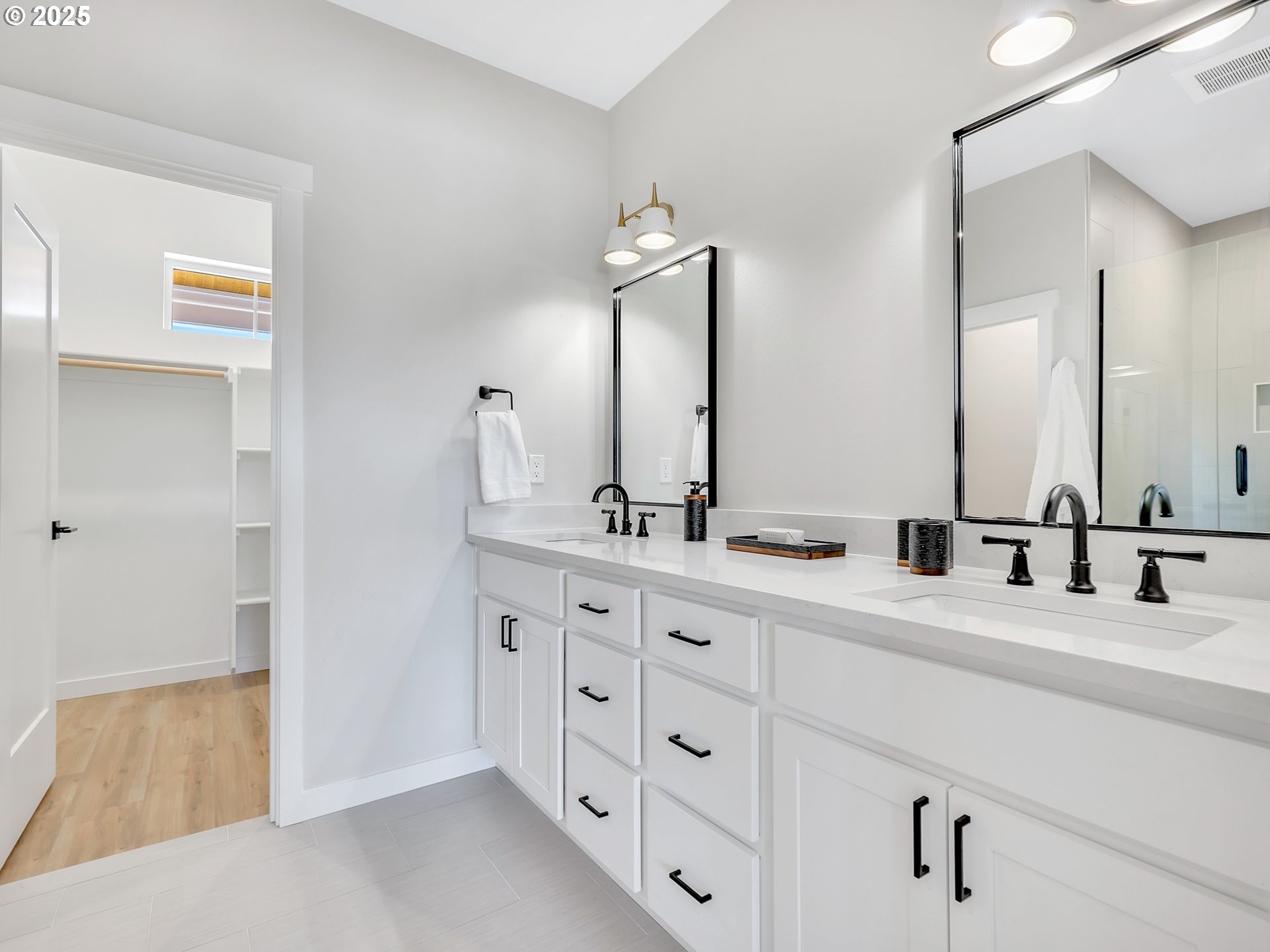 90250 Hobie Road Warrenton, OR 97146 - Photo 22 of 41 Primary Bedroom