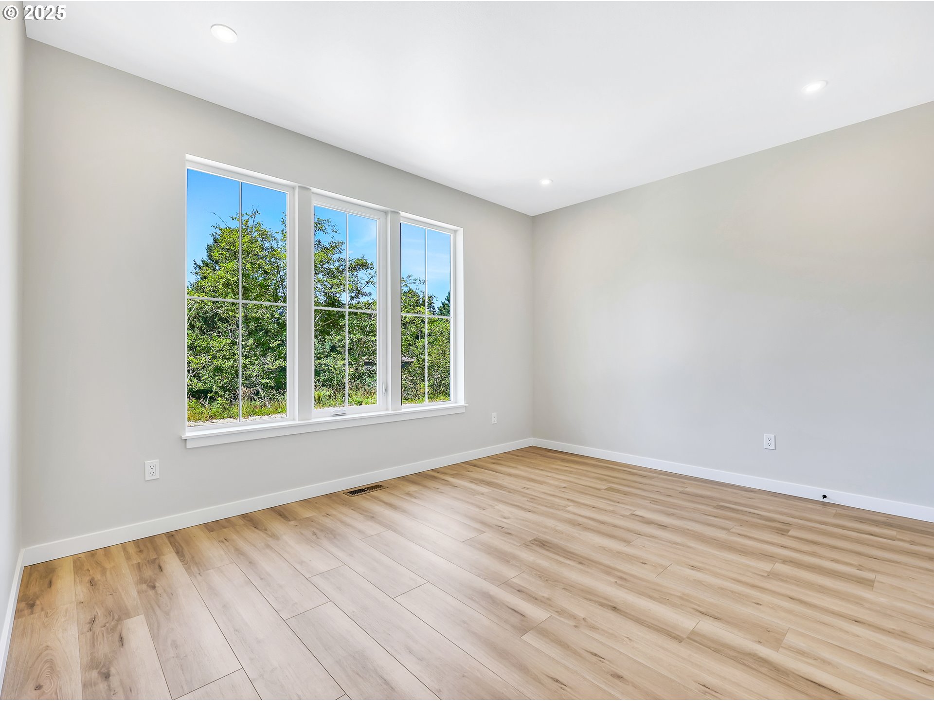 90250 Hobie Road Warrenton, OR 97146 - Photo 25 of 41 Bedroom