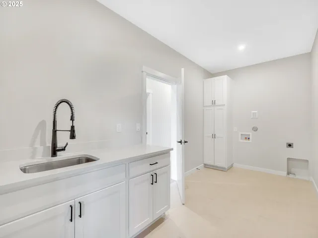 $969,000 | 90250 Hobie Road, Warrenton, OR 97146