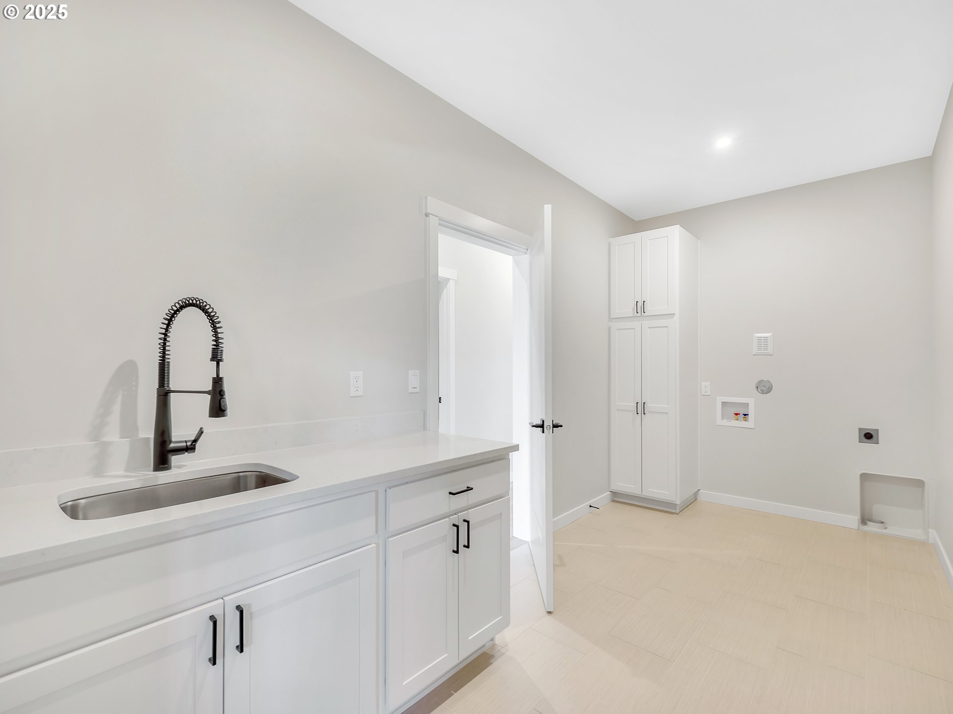 90250 Hobie Road Warrenton, OR 97146 - Photo 29 of 41 Laundry